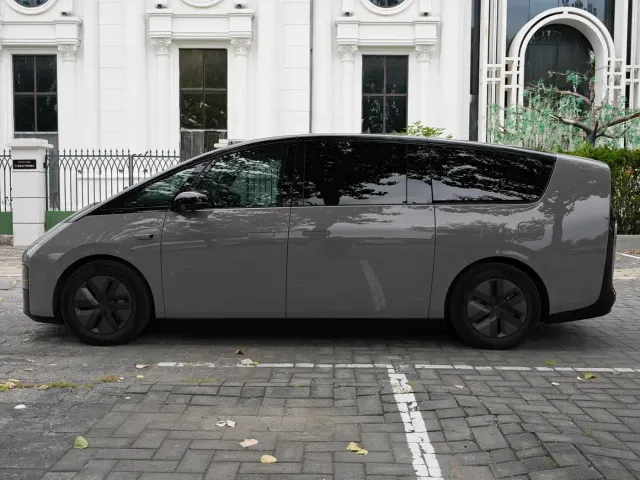 Li Auto MEGA — Фото автомобиля 8