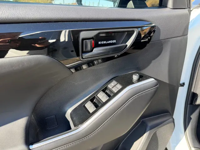 Toyota Highlander — Фото автомобиля 10