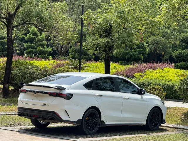 Geely Binrui — Фото автомобиля 12