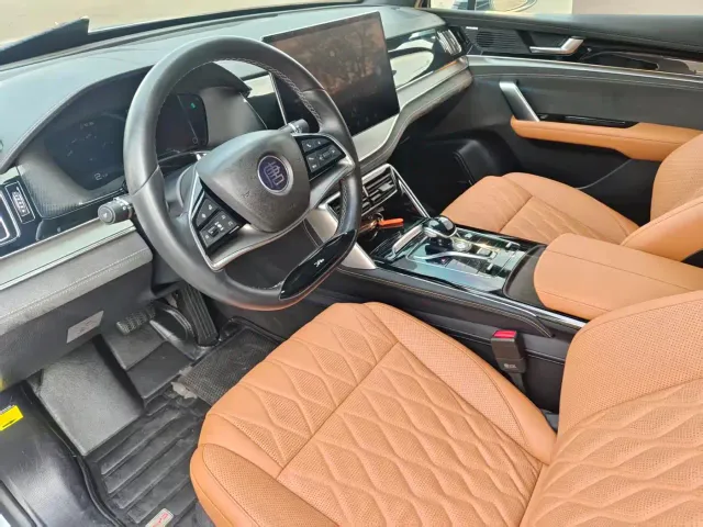 BYD Tang — Фото автомобиля 10