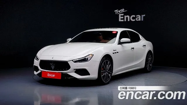 Фотография автомобиля — Maserati Ghibli