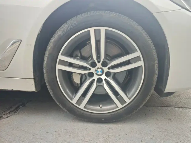 BMW 5 Series — Фото автомобиля 17