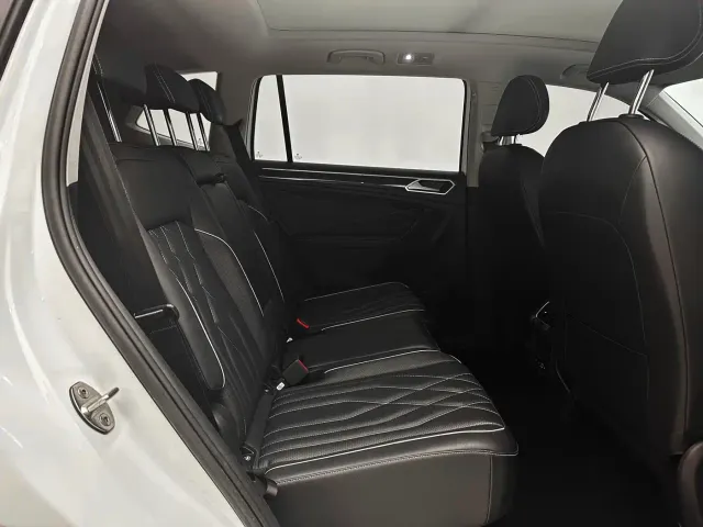 Volkswagen Tiguan L — Фото автомобиля 24
