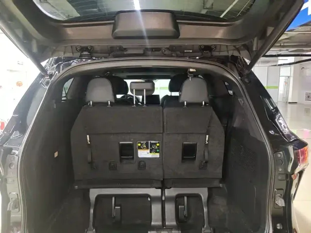 Toyota Sienna — Фото автомобиля 18