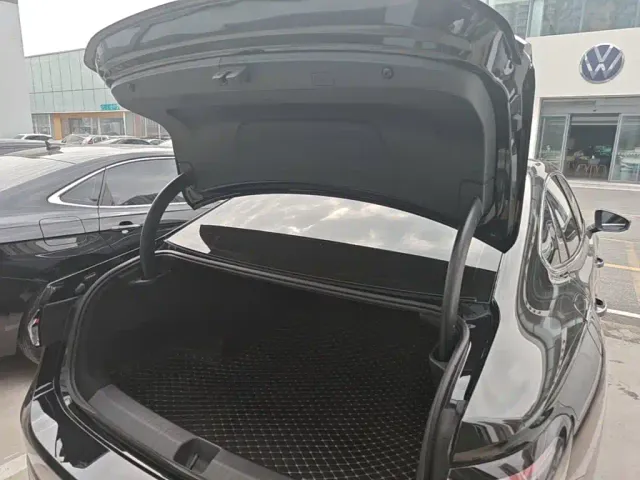 Volkswagen Passat — Фото автомобиля 18
