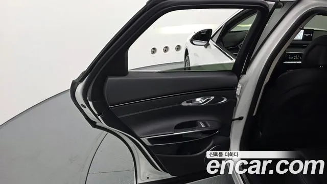 Genesis GV70 — Фото автомобиля 14