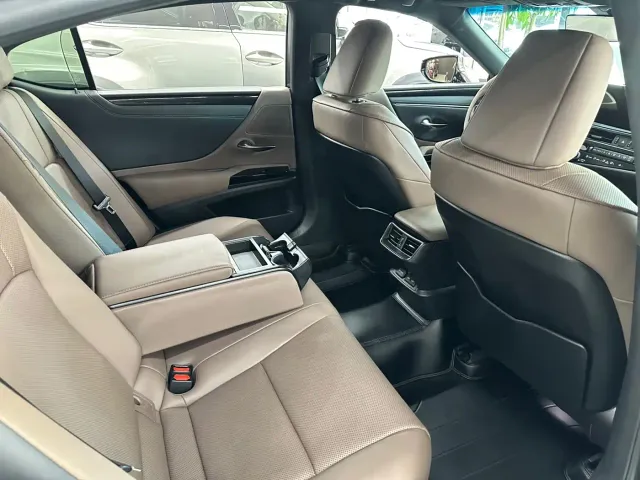 Lexus ES — Фото автомобиля 16