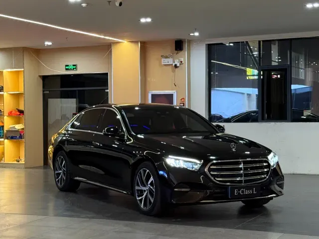 Mercedes-Benz E-Class — Фото автомобиля 2