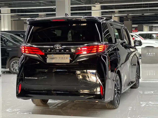 Toyota Alphard — Фото автомобиля 4