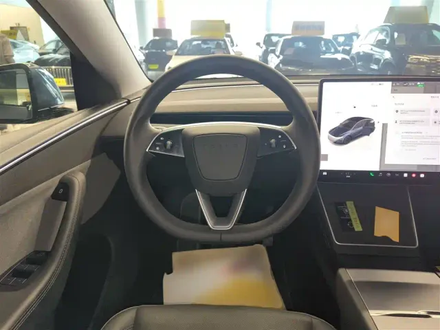 Tesla Model Y — Фото автомобиля 6
