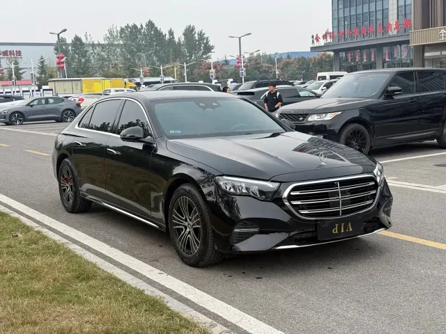 Mercedes-Benz E-Class — Фото автомобиля 3
