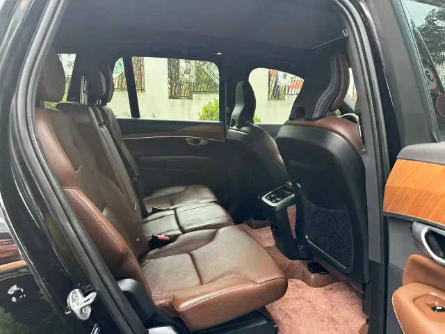 Volvo XC90 — Фото автомобиля 11