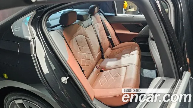 BMW 5 Series G60 — Фото автомобиля 17