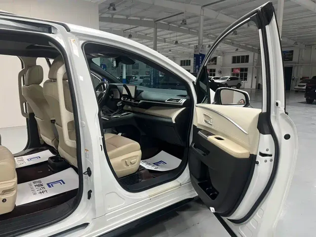 Toyota Sienna — Фото автомобиля 10