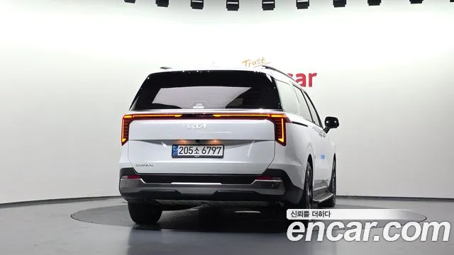 Kia Carnival Generation 4 — Фото автомобиля 4