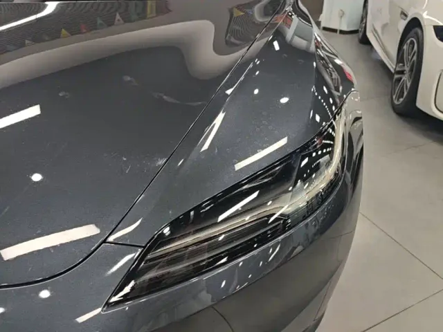 Tesla Model 3 — Фото автомобиля 23