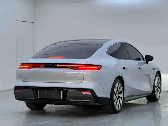 Geely Galaxy E8 — Фото автомобиля 9