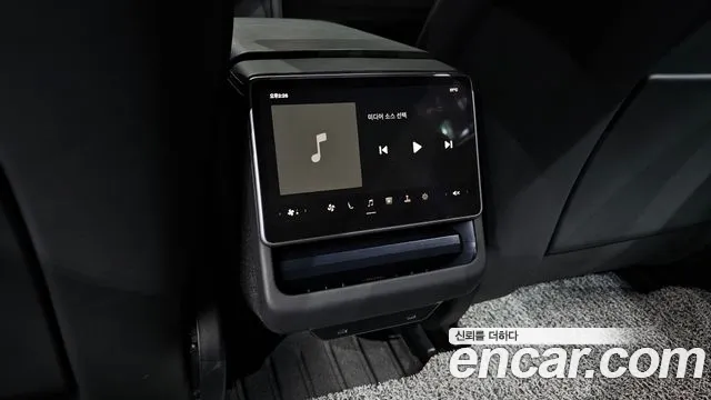 Tesla Model 3 — Фото автомобиля 18