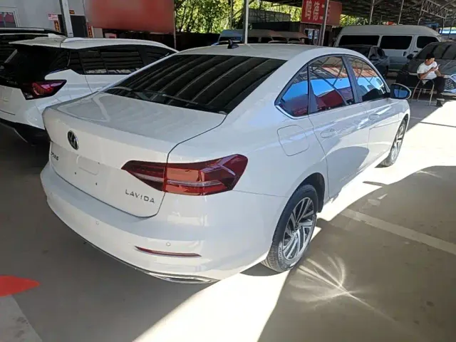 Volkswagen Lavida — Фото автомобиля 6