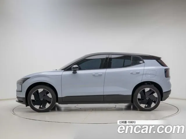 Volvo EX30 — Фото автомобиля 3
