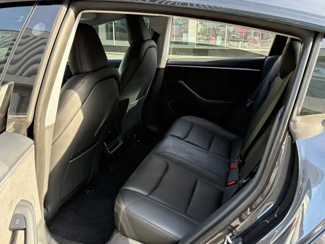 Tesla Model 3 — Фото автомобиля 6