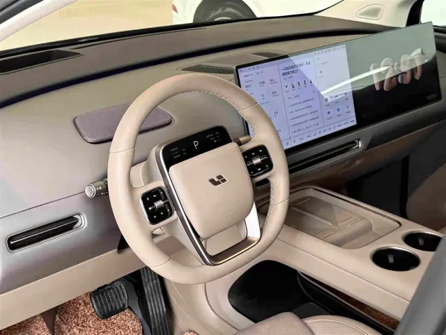 Li Auto i8 — Фото автомобиля 24