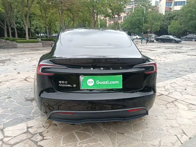 Tesla Model 3 — Фото автомобиля 5