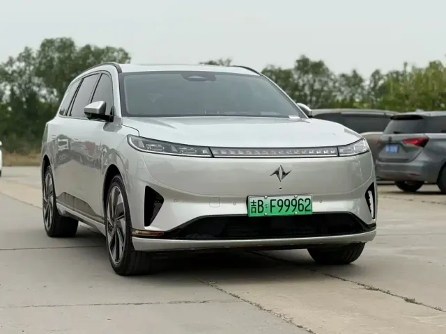 Dongfeng eπ 008 — Фото автомобиля 4