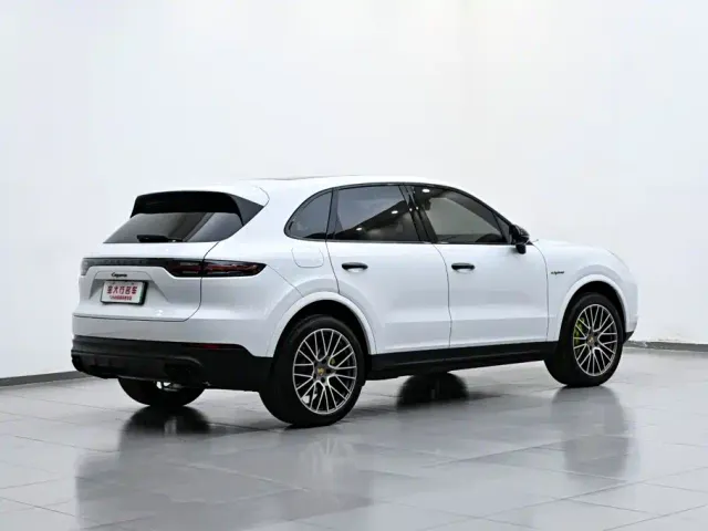 Porsche Cayenne — Фото автомобиля 4