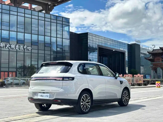 Leapmotor B10 — Фото автомобиля 9