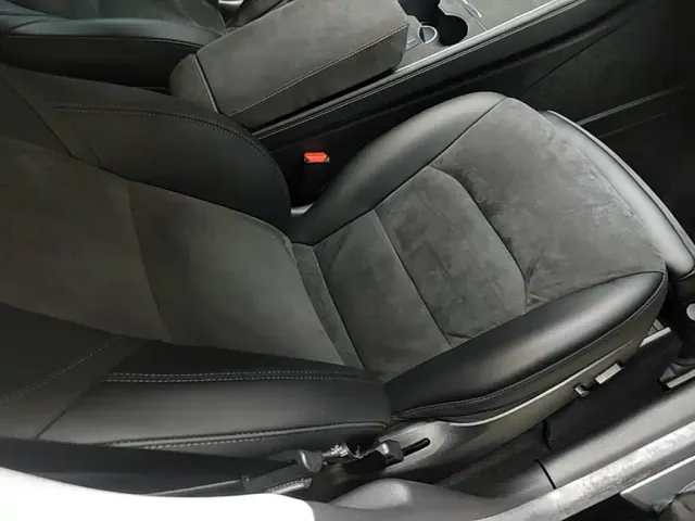 Tesla Model Y — Фото автомобиля 24