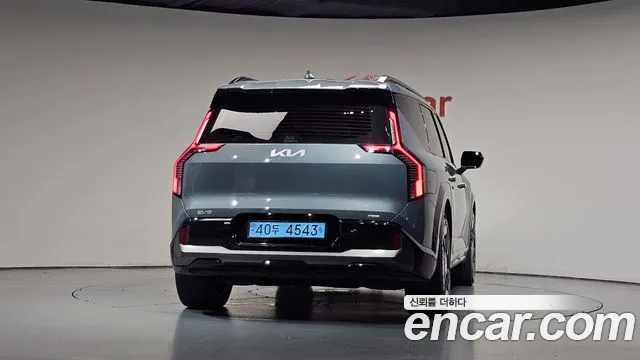 Kia EV9 — Фото автомобиля 4