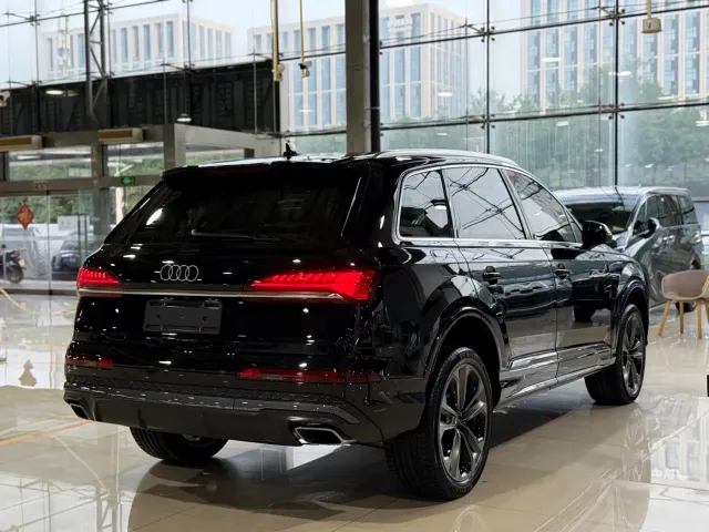 Audi Q7 — Фото автомобиля 25