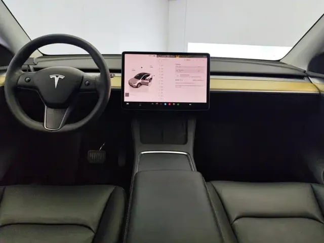 Tesla Model Y — Фото автомобиля 12