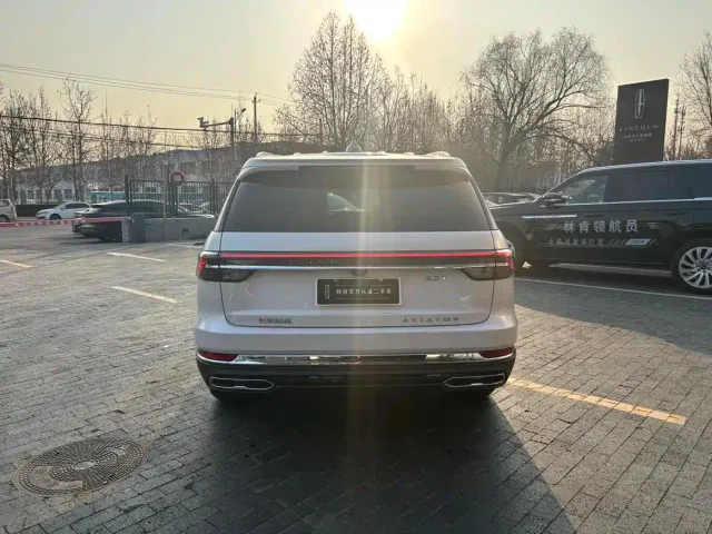 Lincoln Aviator — Фото автомобиля 5