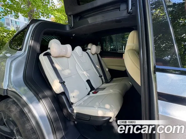 Tesla Model X — Фото автомобиля 7
