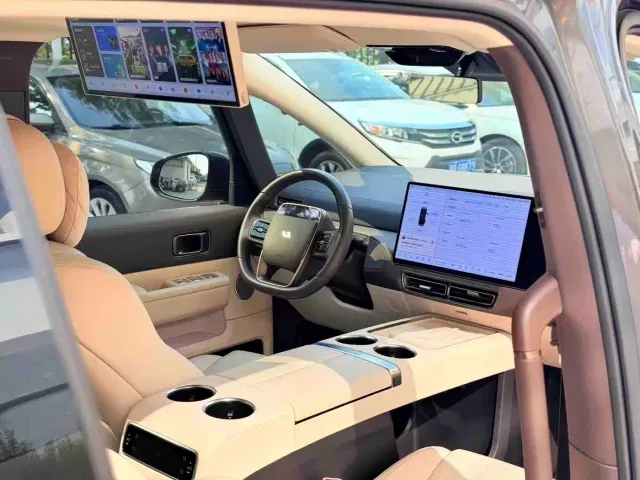 Li Auto MEGA — Фото автомобиля 4
