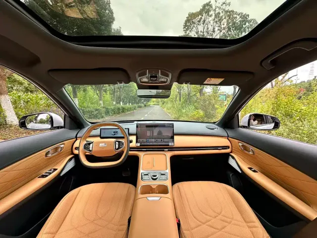 Geely Galaxy Starship 7 EM-i — Фото автомобиля 9