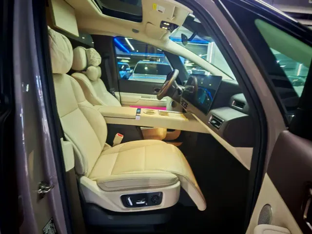 Li Auto MEGA — Фото автомобиля 12