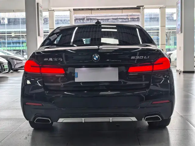 BMW 5 Series — Фото автомобиля 16
