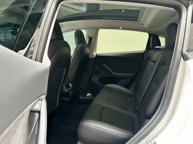 Tesla Model Y — Фото автомобиля 10