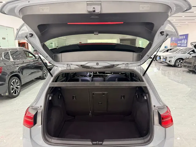 Volkswagen Golf — Фото автомобиля 20