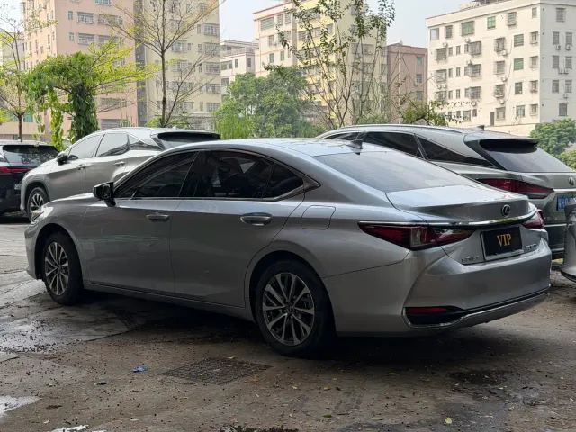 Lexus ES — Фото автомобиля 10