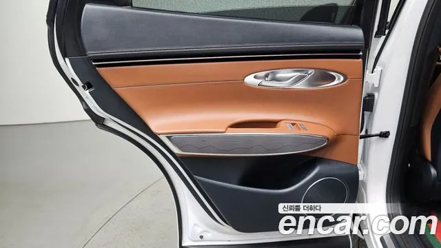 Genesis GV70 — Фото автомобиля 14