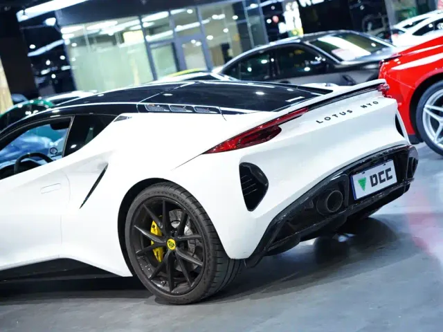 Lotus Emira — Фото автомобиля 19