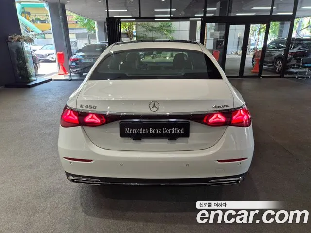Mercedes-Benz E-Class — Фото автомобиля 4