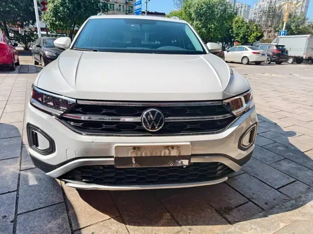 Volkswagen T-Roc — Фото автомобиля 2