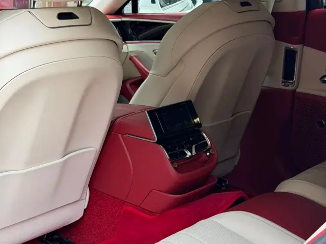 Bentley Flying Spur — Фото автомобиля 13
