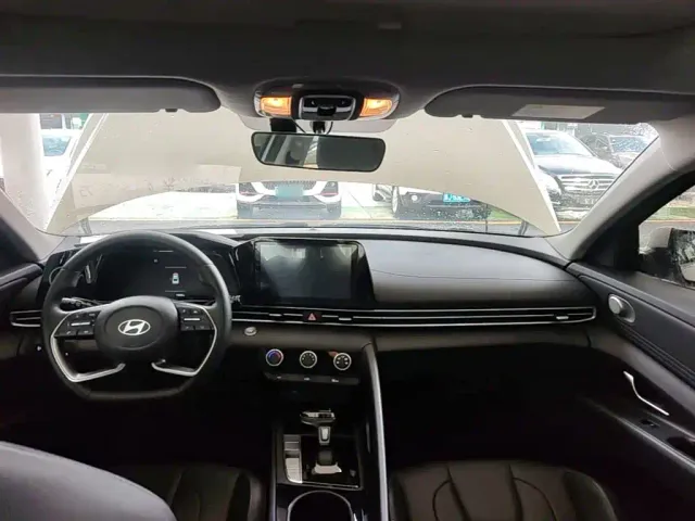 Hyundai Elantra — Фото автомобиля 9
