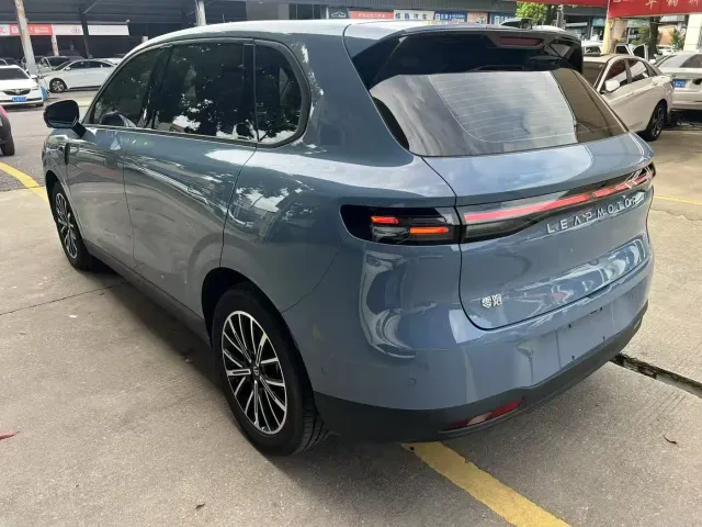 Leapmotor B10 — Фото автомобиля 17